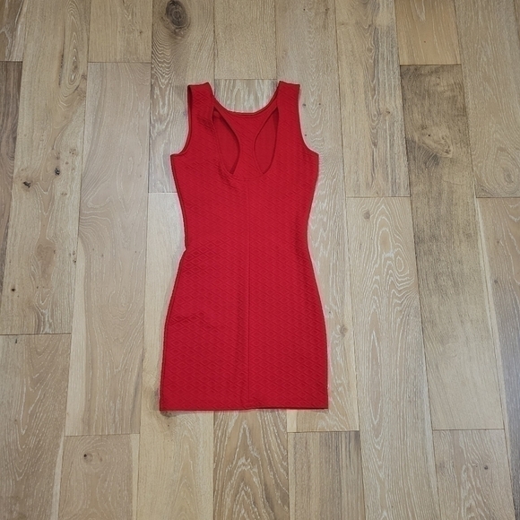 Forever 21 Red textured mini dress with cut outs‎ in back size Small - Picture 5 of 7